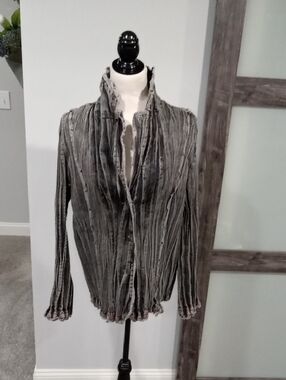 Chico's Platinum Black Denim Crinkled Long Sleeve Top W 3 Button Closure Size 3